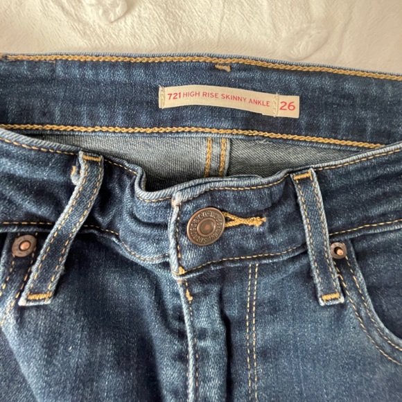 Levi 721 - high rise skinny - dark wash - Picture 3 of 3